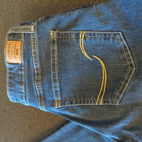 Levi's Jeans - Picture 2 of 7